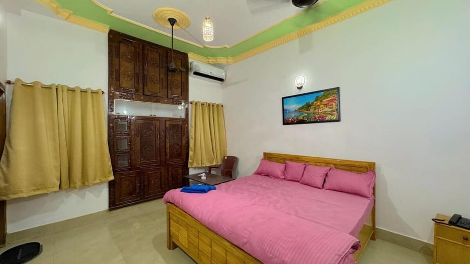Luxury 4BHK Bunglow in Posh Colony Villa in India