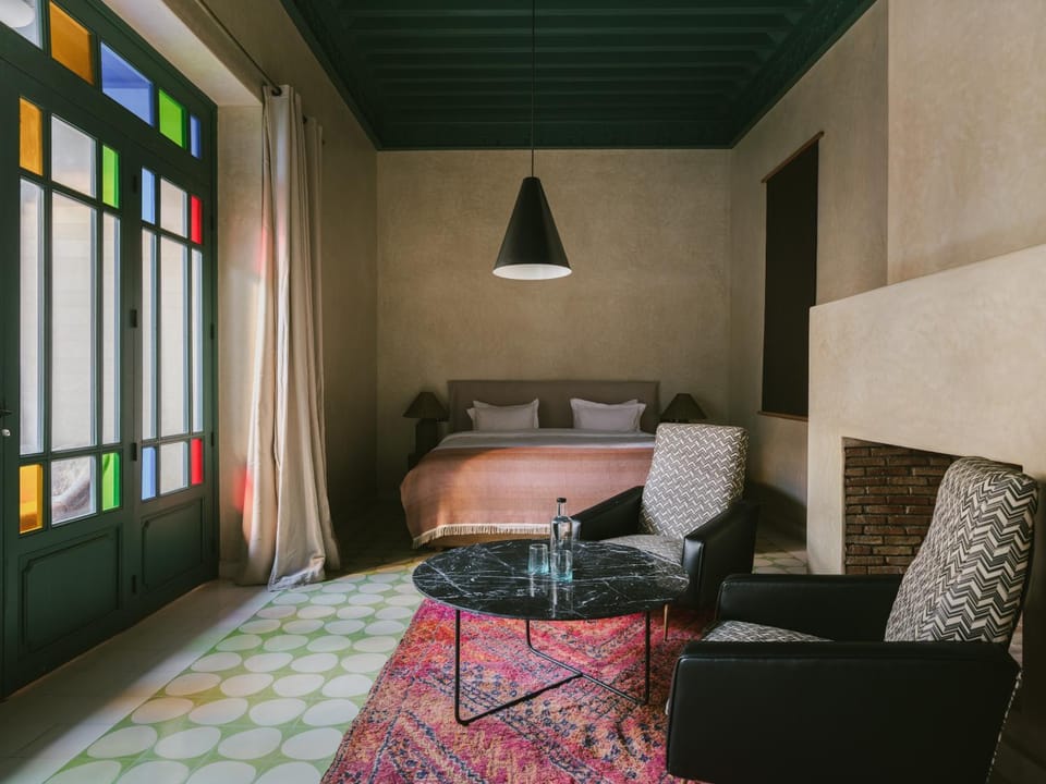 Bed, Living room