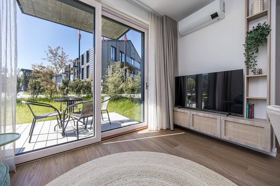 Patio, Garden, TV and multimedia, Balcony/Terrace, Living room, Garden view