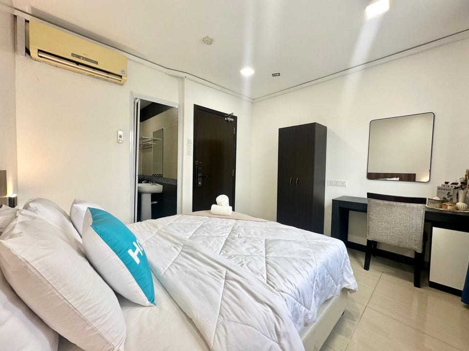Bedroom, wardrobe