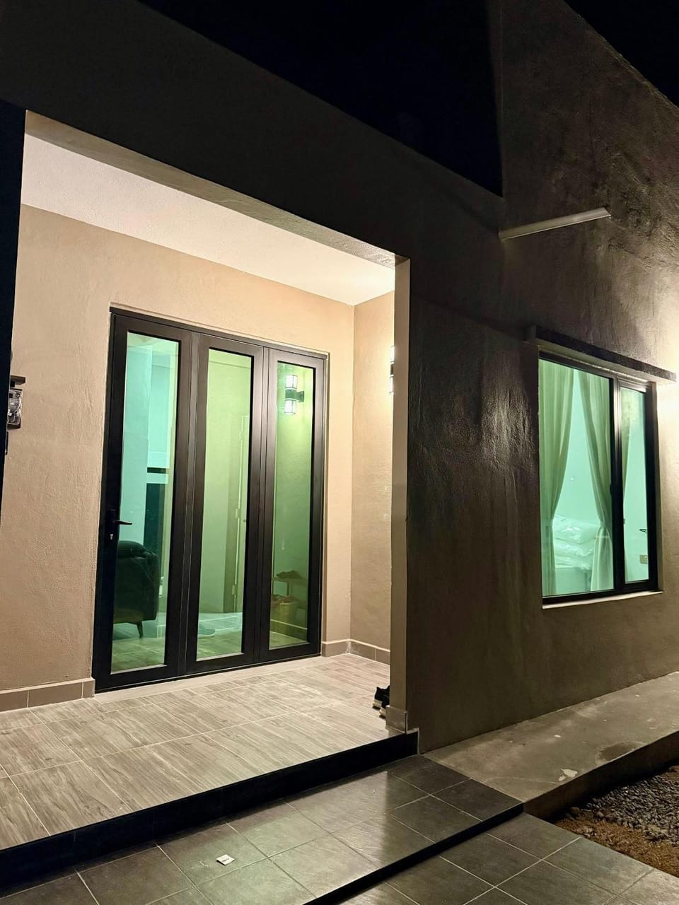 Facade/entrance, Night