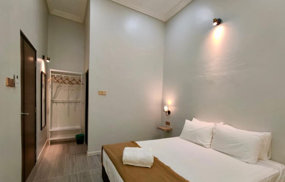 Bedroom, towels, wardrobe, air conditioner