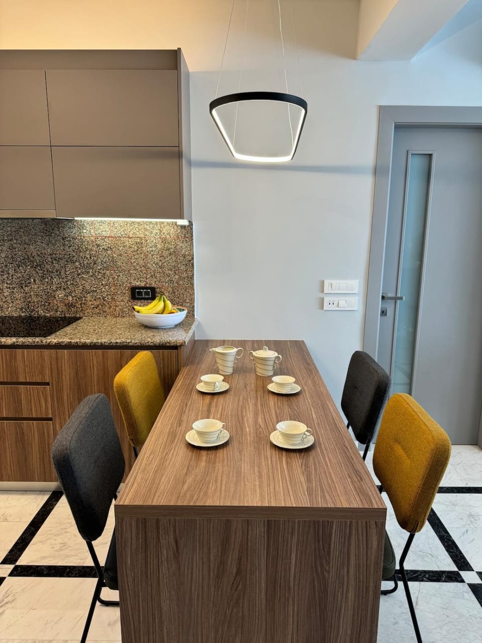 Kitchen or kitchenette, Seating area, Dining area