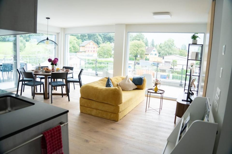 Seating area, Dining area