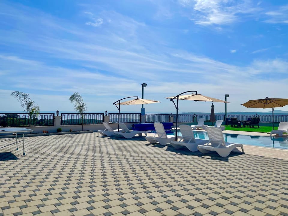 Day, Natural landscape, Pool view, Swimming pool, sunbed