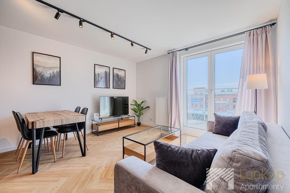 TV and multimedia, Living room, Dining area, Evening entertainment