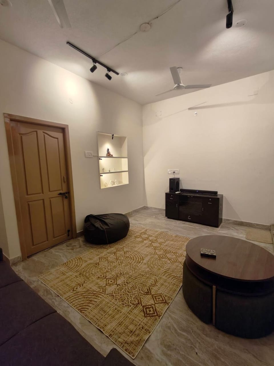 Cozy home with Private Theatre Apartment in Chennai