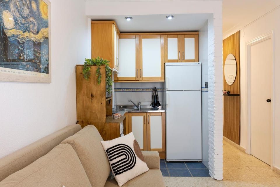 Kitchen or kitchenette, Living room, Dining area, stove