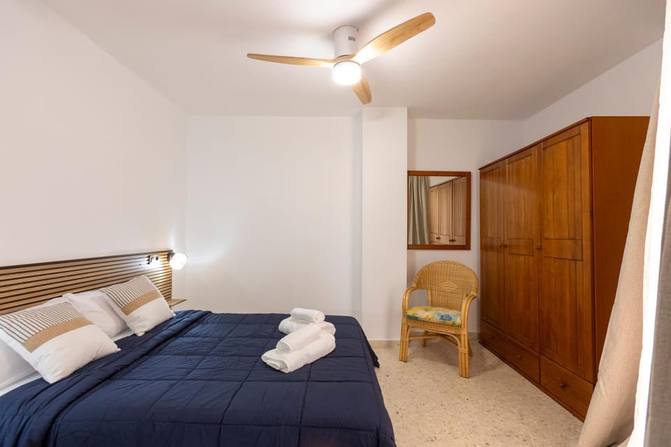 Bed, Photo of the whole room, Bedroom, towels, wardrobe