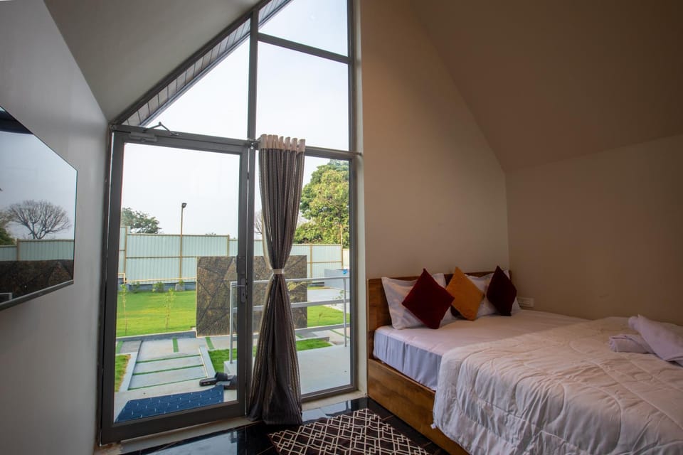 Bed, Evening entertainment, Bedroom, Garden view