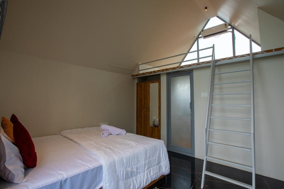 Bed, bunk bed
