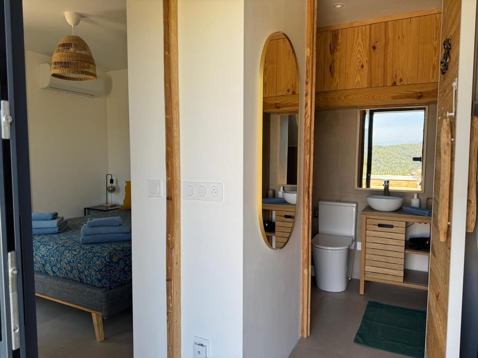 Bed, Natural landscape, Photo of the whole room, Bedroom, wardrobe