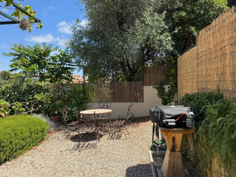 Patio, Spring, Day, Garden, Dining area, Garden view
