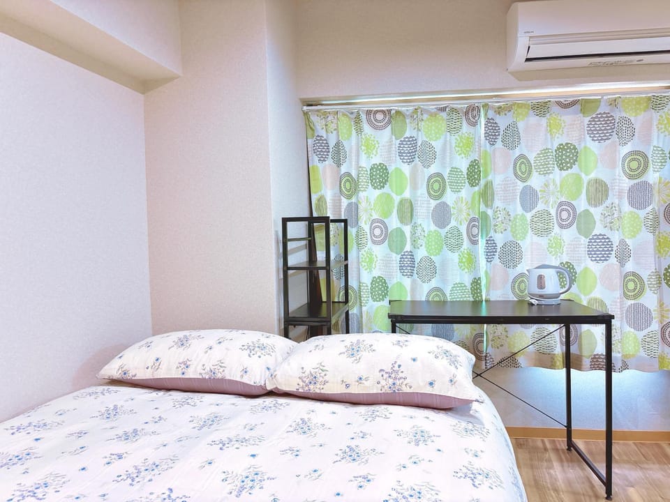 Bedroom, air conditioner