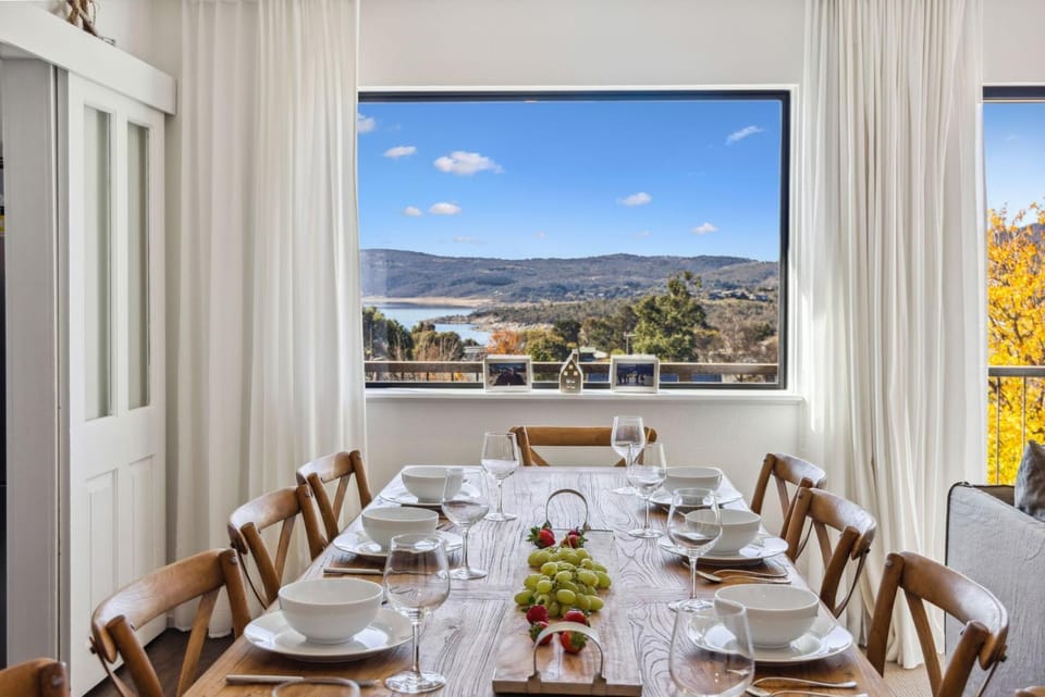 Dining area, Mountain view