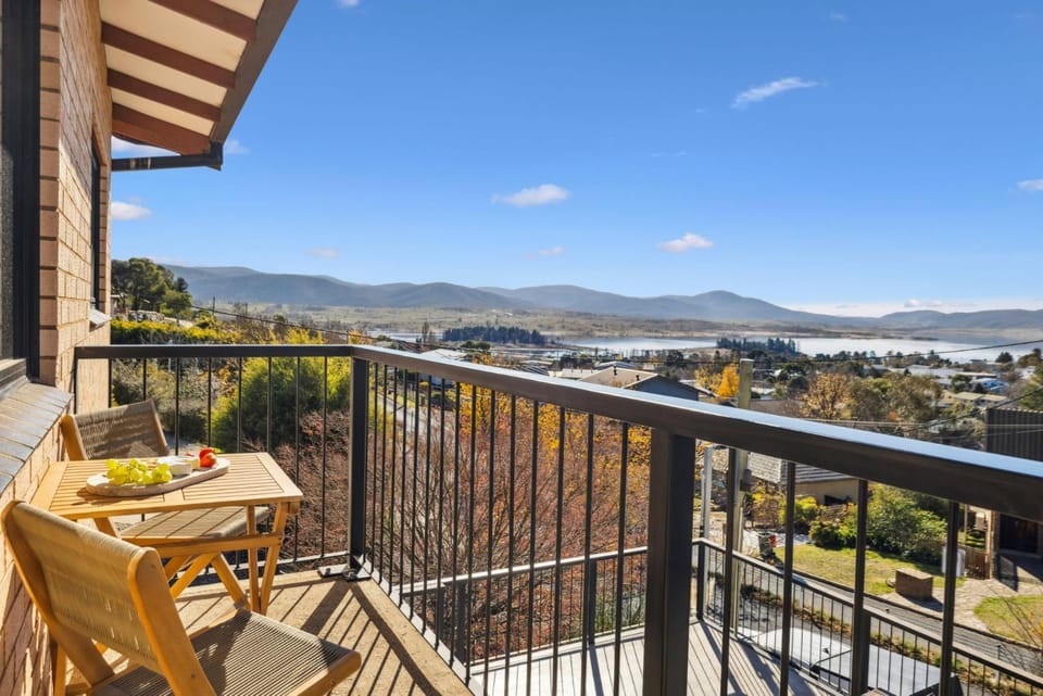 Balcony/Terrace, Lake view, Mountain view