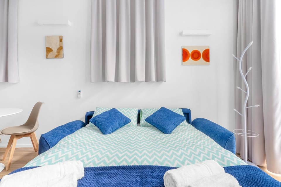 Bed, Photo of the whole room, towels