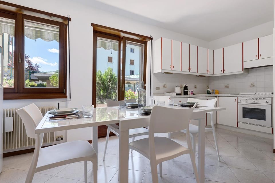 Property building, Kitchen or kitchenette, Living room