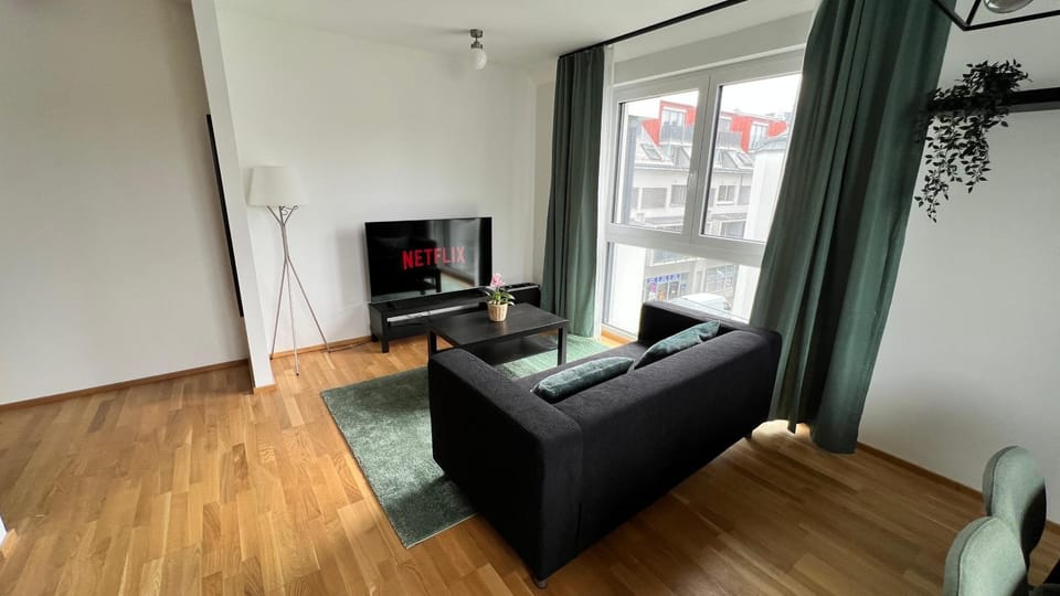 Communal lounge/ TV room, TV and multimedia, Living room, Seating area, Evening entertainment