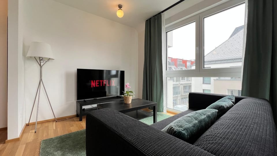 Communal lounge/ TV room, TV and multimedia, Living room, Seating area, Evening entertainment