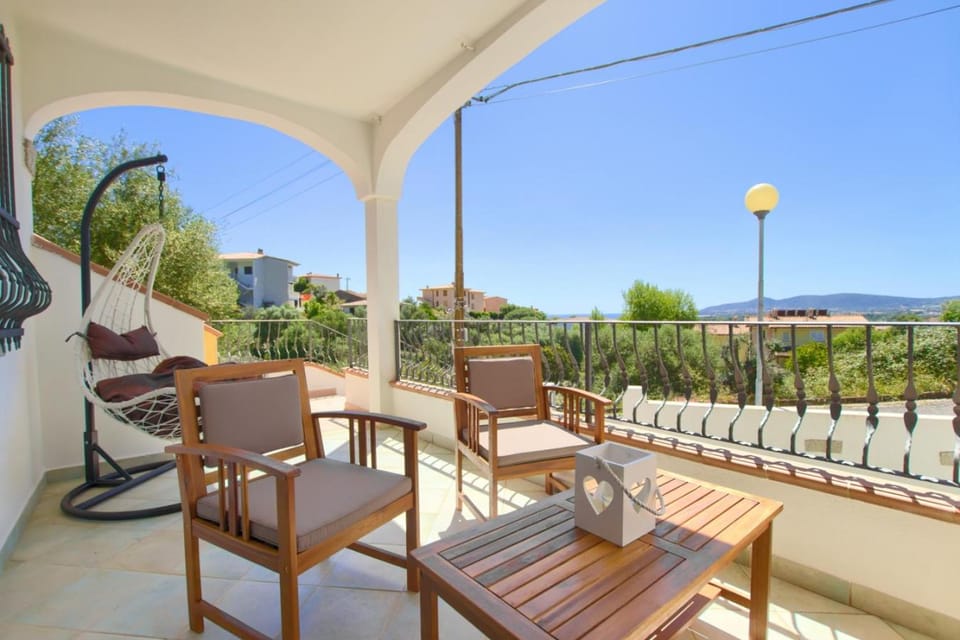 Patio, View (from property/room), Balcony/Terrace, Living room, Seating area, Mountain view, Sea view