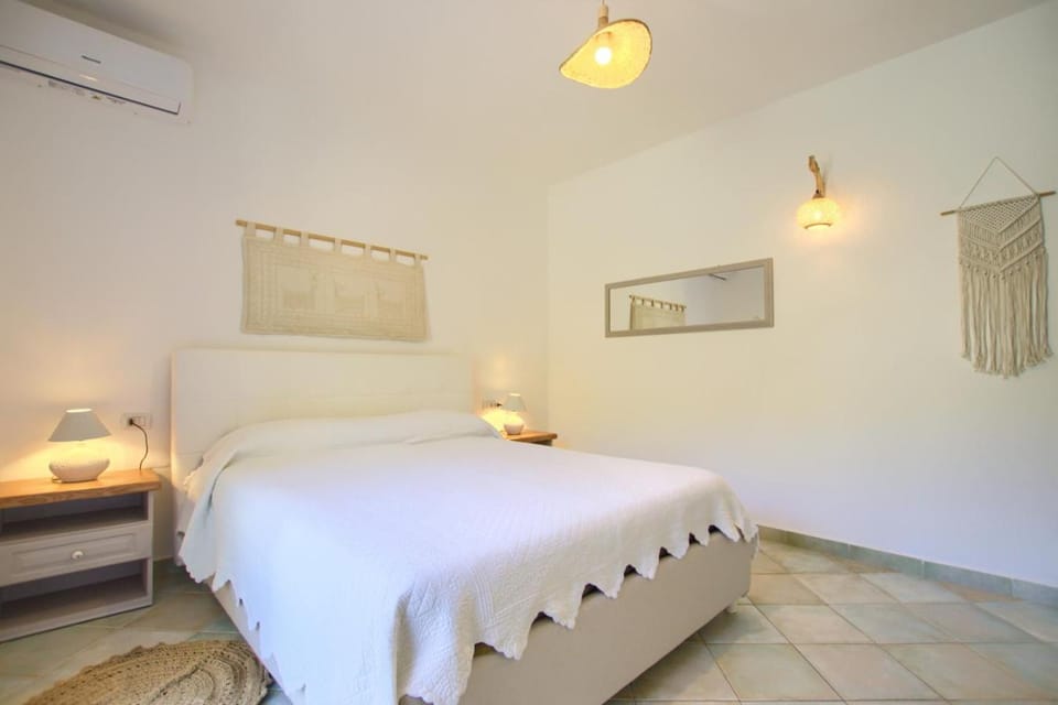 Bed, Bedroom, air conditioner