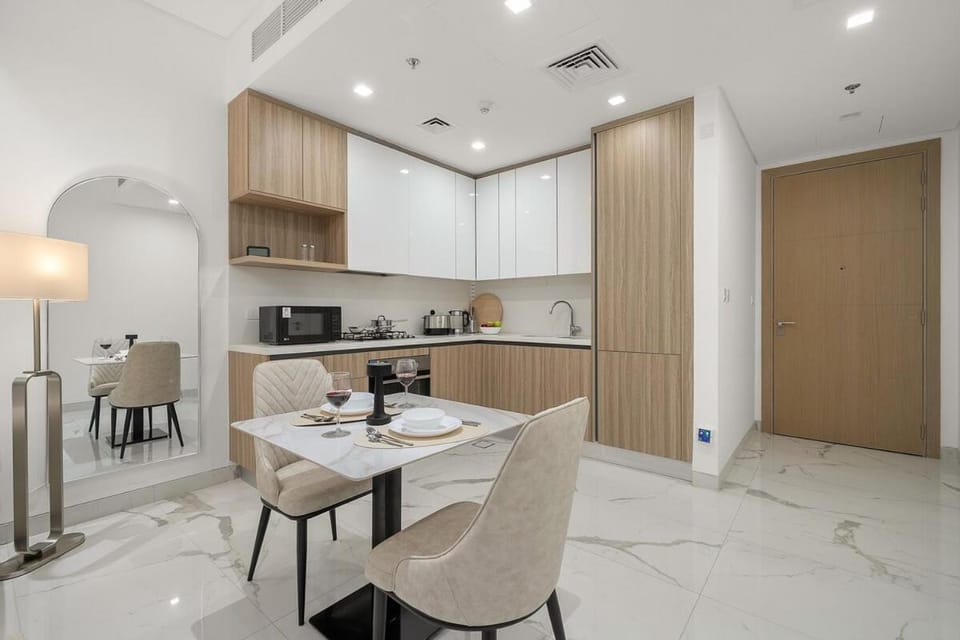 Stylish 1BR in Dubai Hills - Pool, Gym & Near Dubai Hills Mall Apartment in Dubai