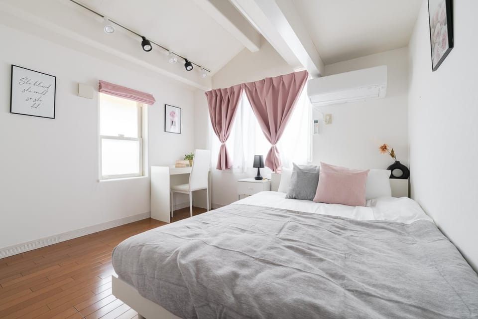 Bed, Bedroom, air conditioner