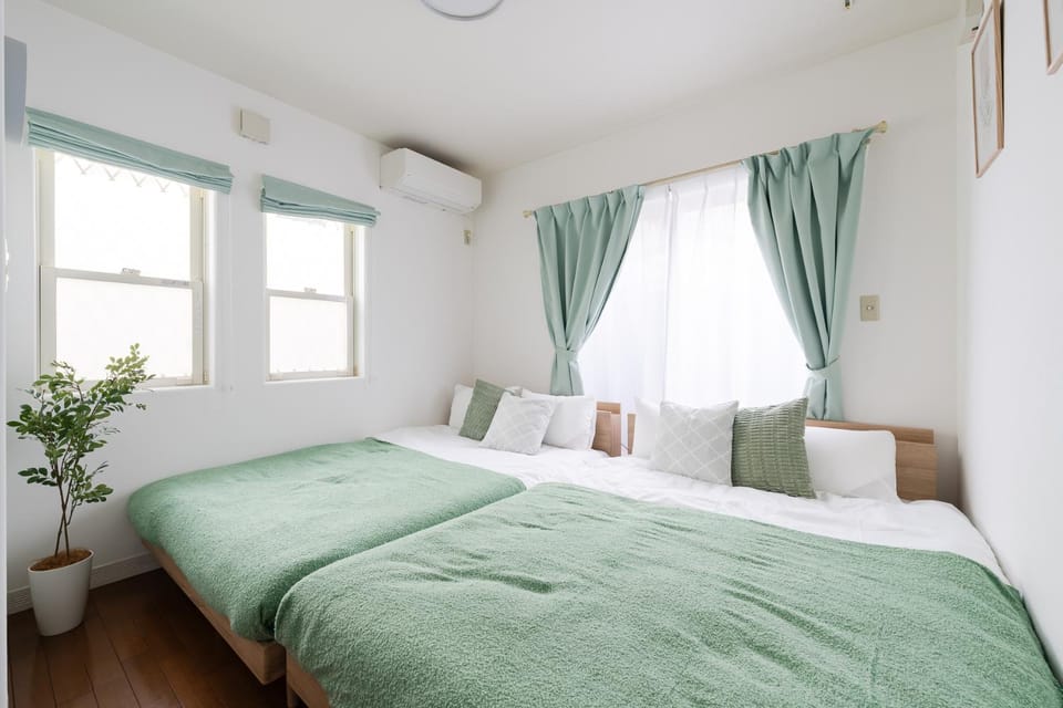 Bed, Bedroom, air conditioner