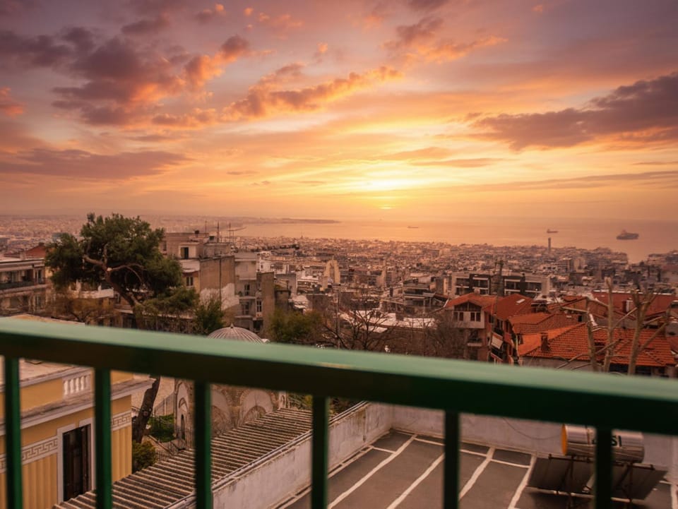 View (from property/room), City view, Sea view