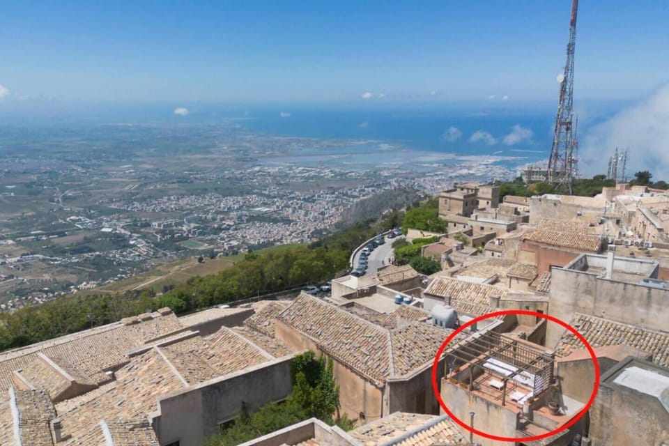 Nearby landmark, Day, Natural landscape, Bird's eye view, City view, Landmark view, Mountain view, Sea view
