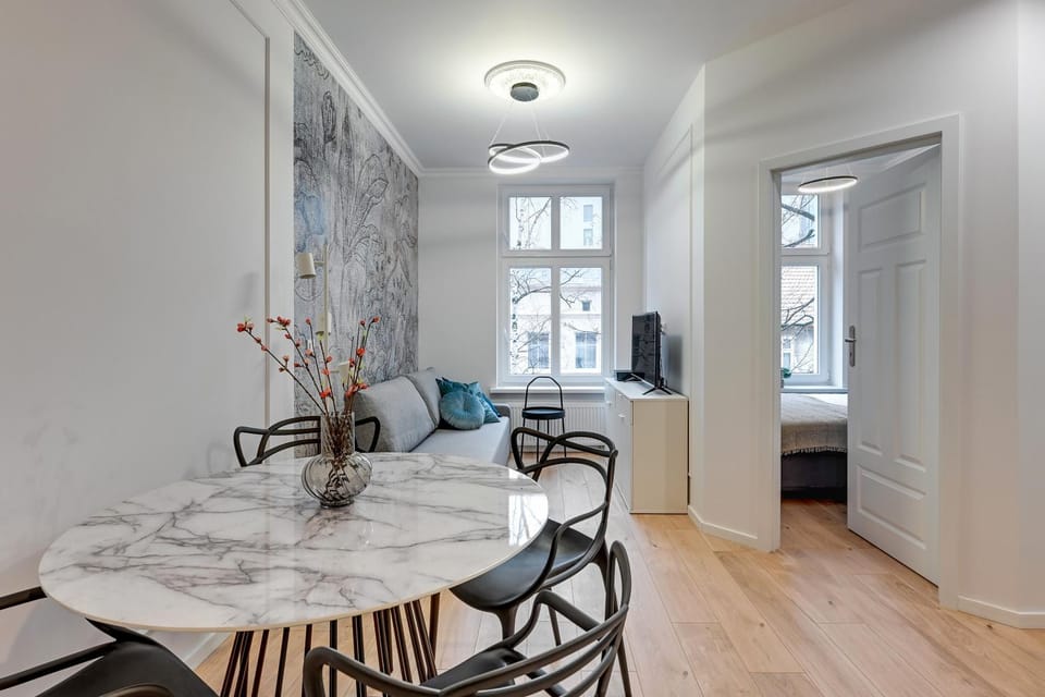 TV and multimedia, Kitchen or kitchenette, Living room, Seating area, Dining area