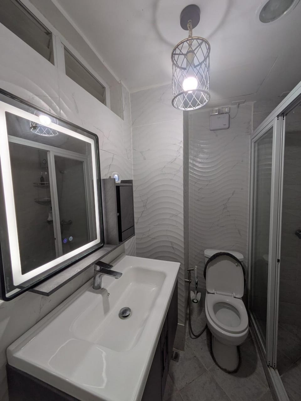 Rest and Fly Luxurious Budget Stay with Pool and Gym Hosted by Peter Apartment in Lapu-Lapu City