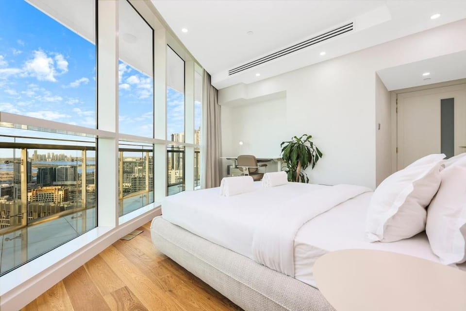 Spacious 2BR with Balcony, Stunning Burj Views & Steps from Bay Avenue Park Apartment in Dubai