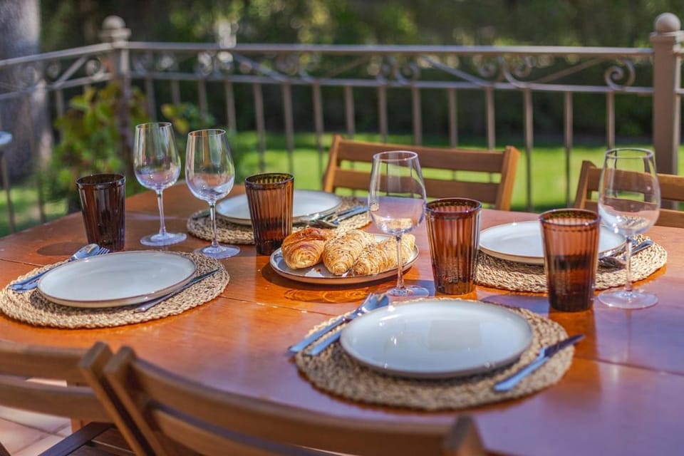 Dining area, Food