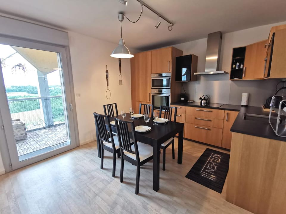 Kitchen or kitchenette, Dining area, dishwasher, oven