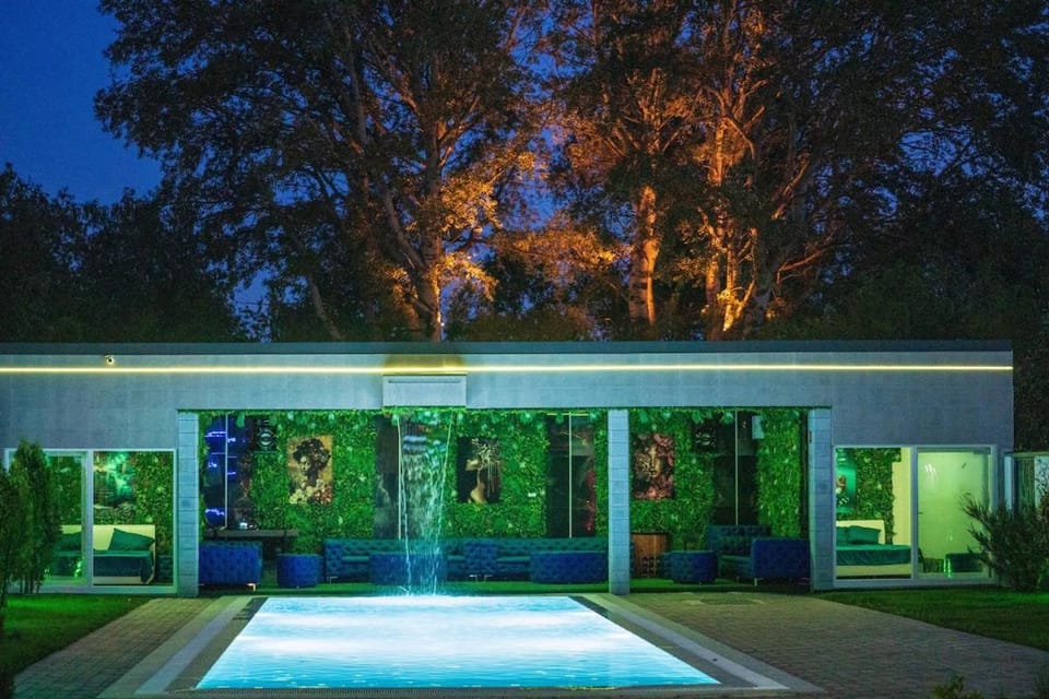 Swimming pool