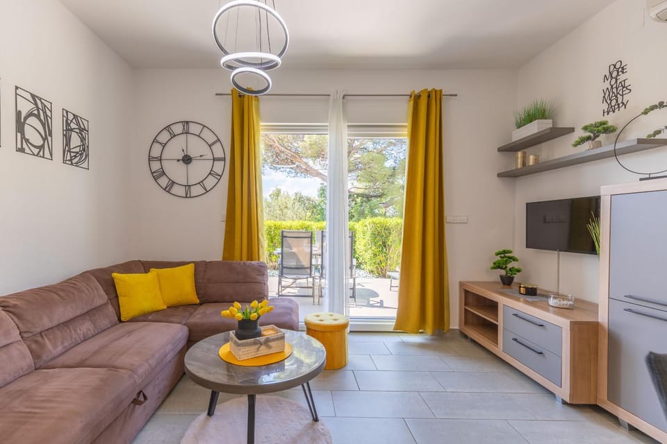 Communal lounge/ TV room, Living room