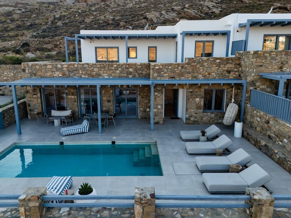 Patio, Balcony/Terrace, Seating area, Mountain view, Swimming pool, sunbed