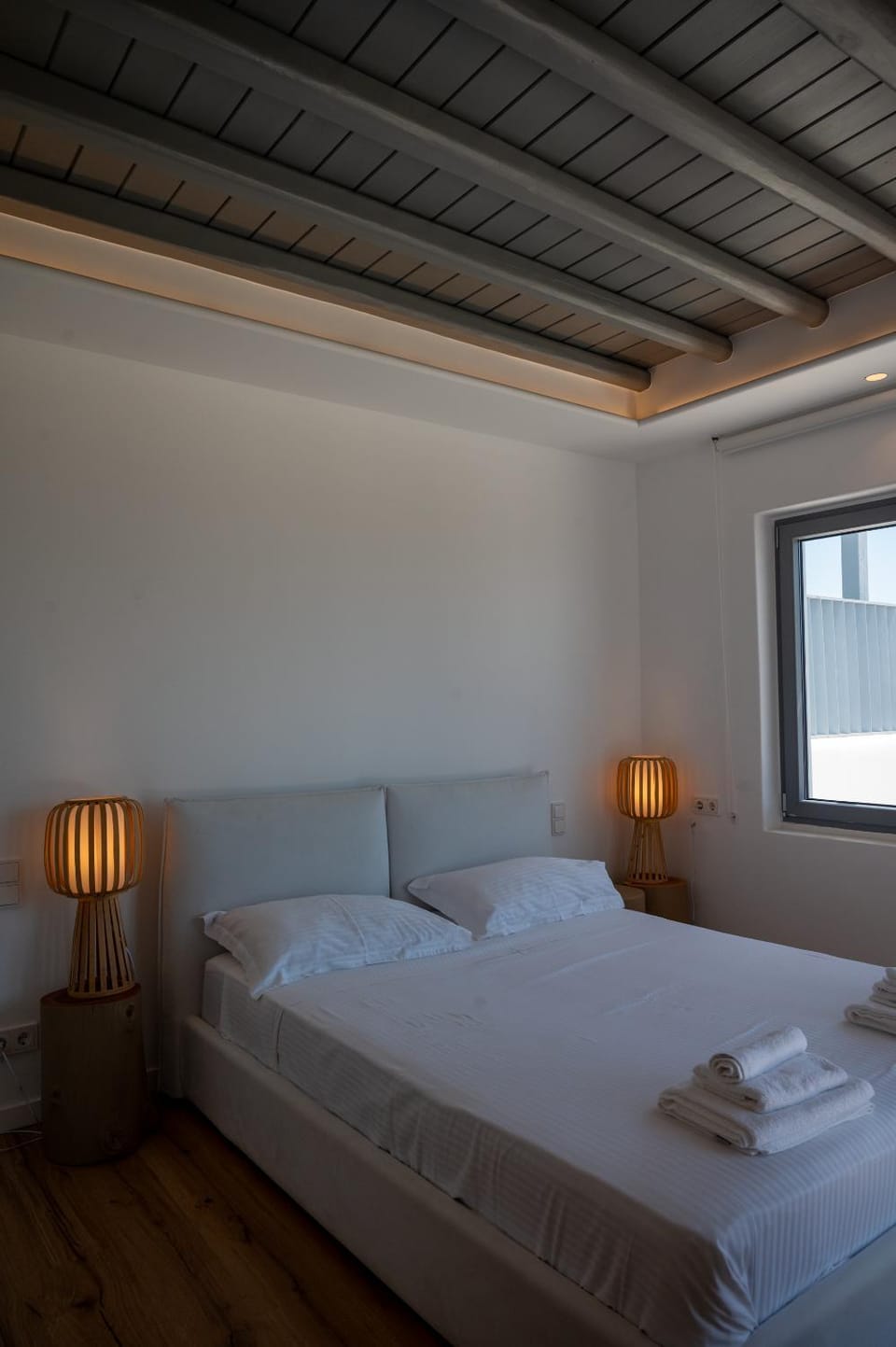 Bed, Photo of the whole room, Decorative detail, Bedroom, towels