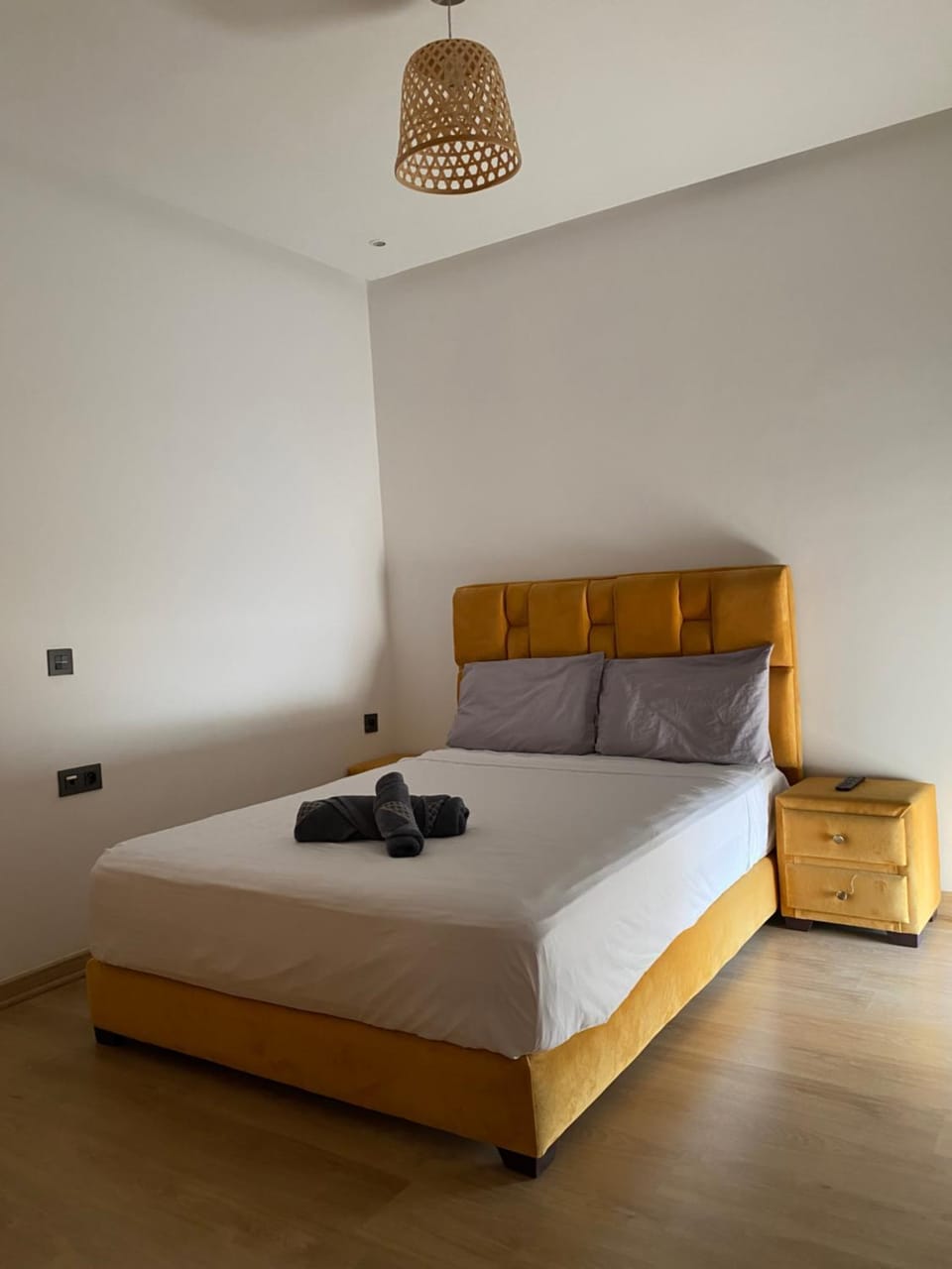Photo of the whole room, Bedroom