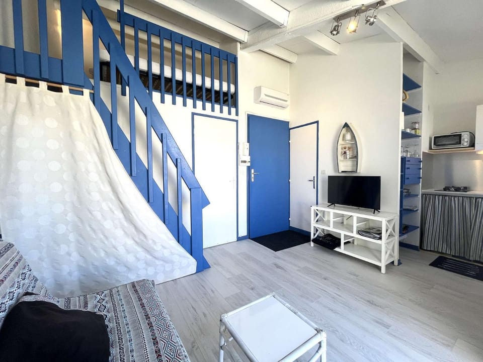 Appartement La Pinède avec Terrasse, clim et parking - GN320-124 Apartment in Gruissan