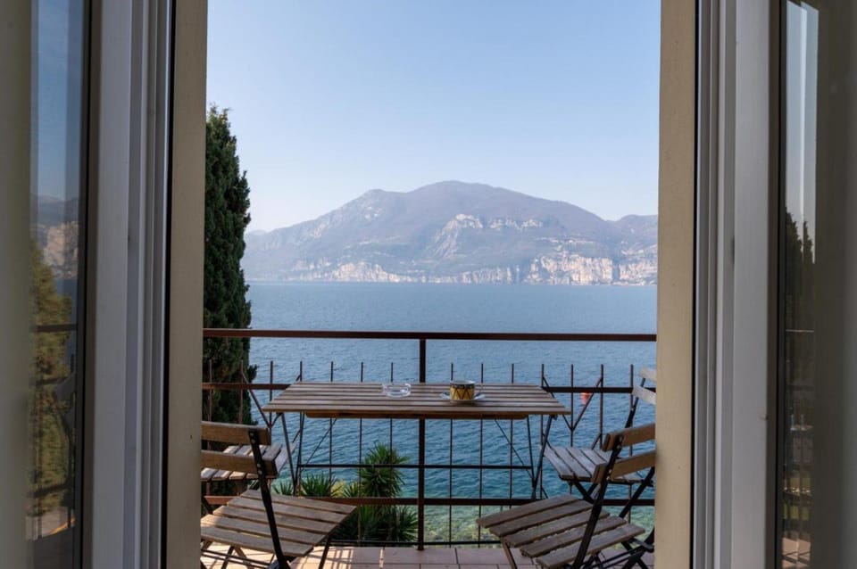 Day, Natural landscape, Balcony/Terrace, Dining area, Lake view, Mountain view