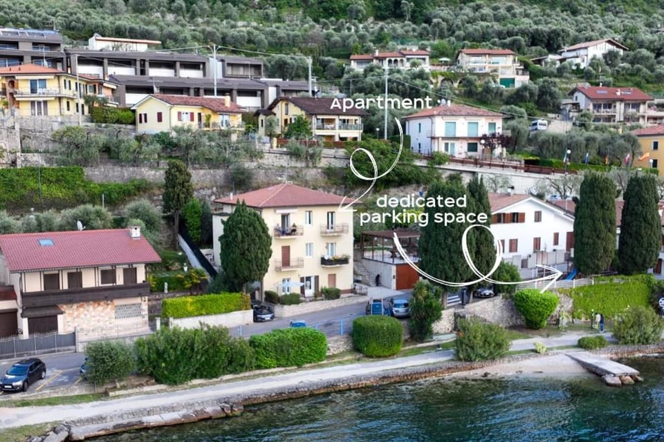 Property building, Day, Neighbourhood, Natural landscape, Bird's eye view, Lake view, Location