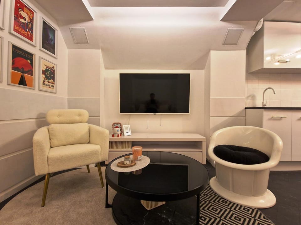 Living room, Seating area