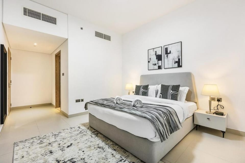 Stylish Dubai Marina 2BR with Balcony, Pool, Gym Walk to Marina Walk & JBR Apartment in Dubai