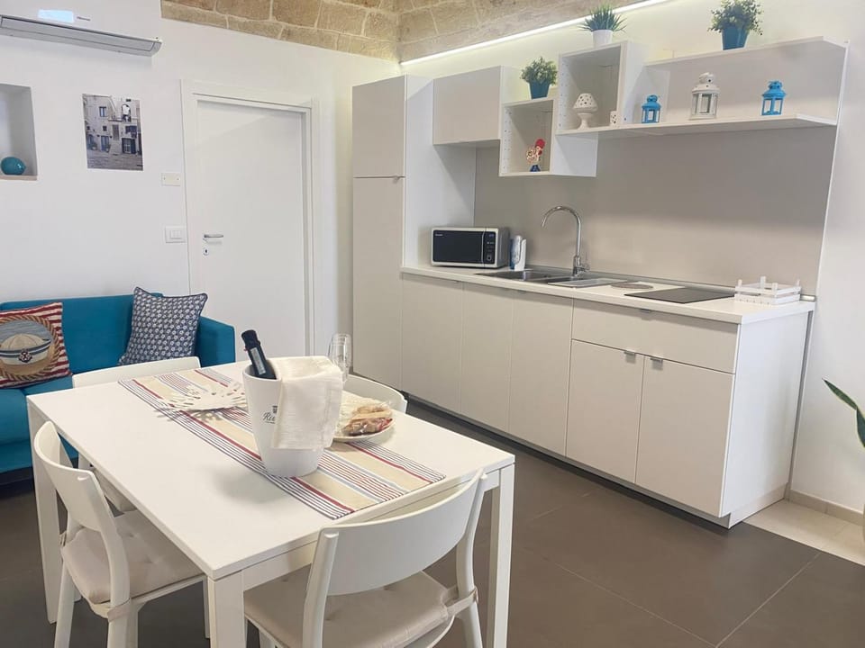 Coffee/tea facilities, Kitchen or kitchenette, Living room, Dining area, minibar, oven, pet friendly, stove