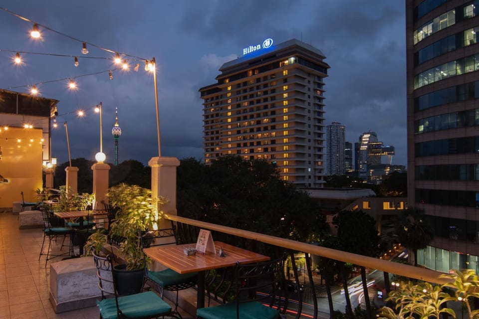 Restaurant/places to eat, Lounge or bar