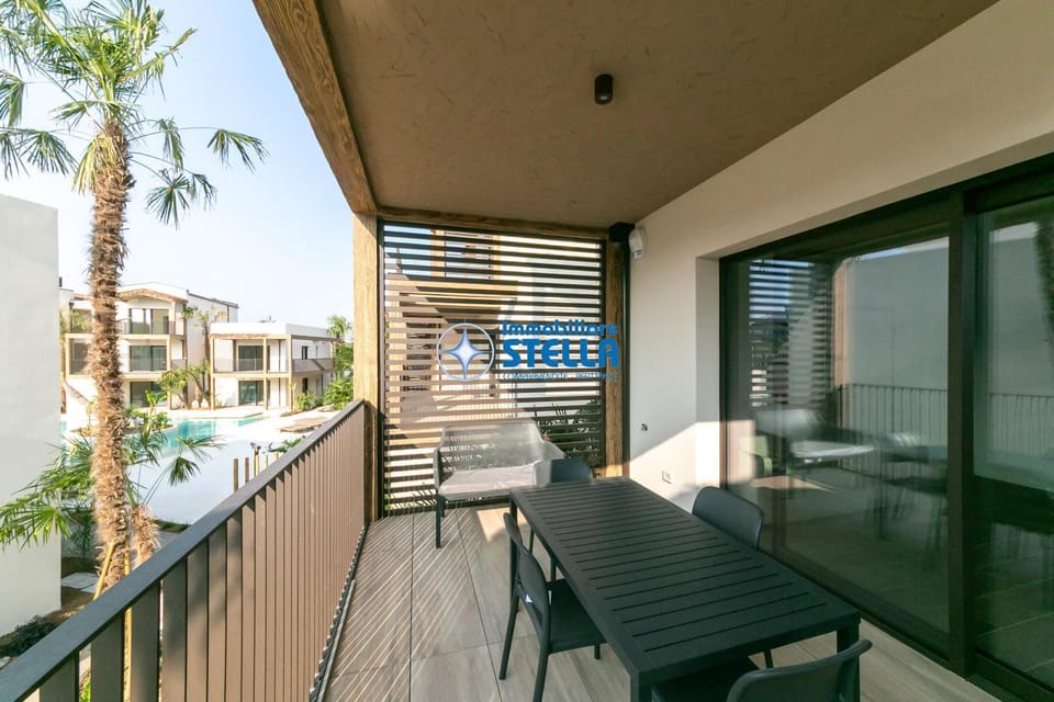Property building, Balcony/Terrace, Balcony/Terrace