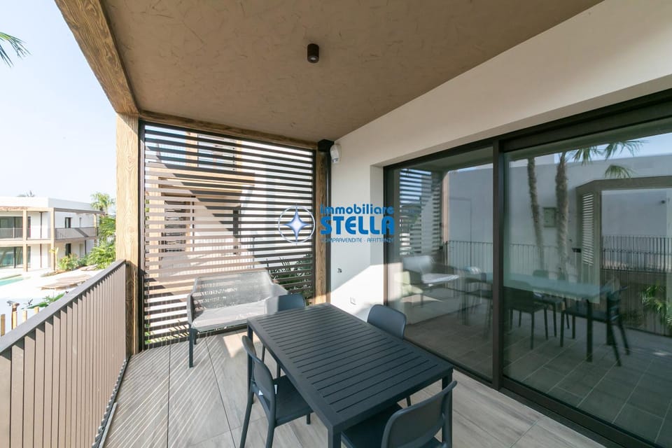 Property building, Balcony/Terrace, Balcony/Terrace